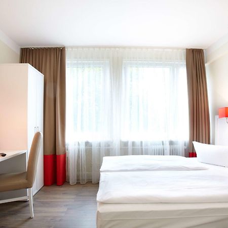 Hotel Ostseehalle Kiel By Premiere Classe Extérieur photo